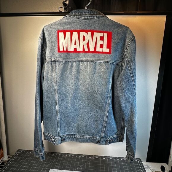 MARVEL®  |  DENIM & DENIM  |  TRUCKER JACKET  |  LARGE LOGO  |  6-POCKETS  | - Picture 10 of 16